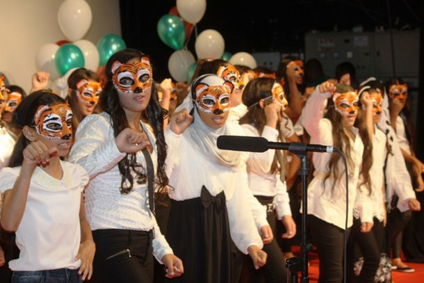 بالفيديو: مدرسة حسن عرفة الابتدائية تحتفل بتخريج 89 طالباً ضمن فوجها الـ58 